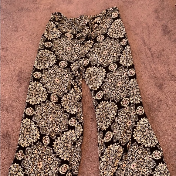 Charlotte Russe • Flowy Pants - Picture 2 of 2